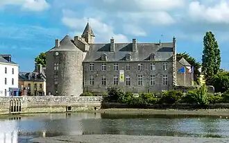 Шато Пон-л'Аббе, сейчас здание мэрии