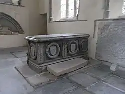 Предположительная гробница Роберта Уиллоугби, 2-го барона Уиллоуби де Брока, церковь Святого Андрея, Бер-Феррерс, Девон