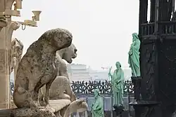 Апостолы северо-западной группы скульптур и химеры северной башни