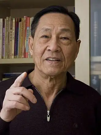 Бао Тун в своём доме в Пекине в 2008 году