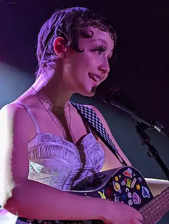 Хлоя Мориондо выступает в The Bodega, Ноттингем, Великобритания, 3 марта 2022 г