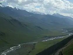 Река Чонг-Кемин, вид на спуске с перевала Озёрный