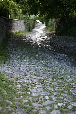 Мощённая улица в деревне