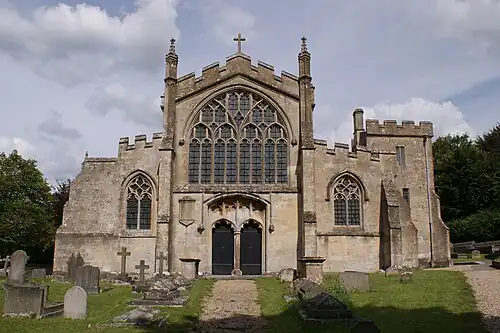 Эдингтонский приорат, западный фасад в сочетании декоративного и перпендикулярного стилей