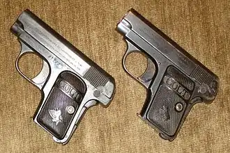 Два варианта карманных пистолетов Кольт под патрон  .25 ACP