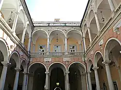 Двор Палаццо