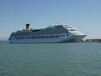 Costa Favolosa в порту Катаколоне 18 октября 2011 года