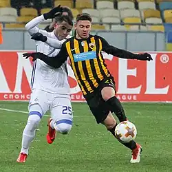 (Константинос в форме АЕК, справа)