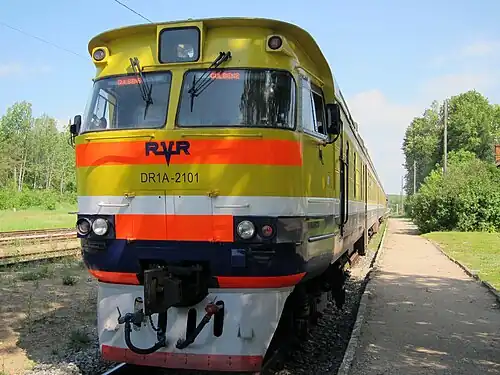Трёхвагонная секция поезда ДР1А-210. Вид на моторный вагон ДР1А-2101
