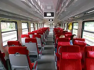 Салон промежуточного вагона дизель-поезда ДР1АЦ-219 с сиденьями 2 класса