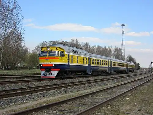 Трёхвагонная секция поезда ДР1АМ-291