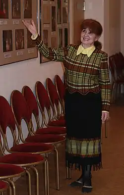 В ДШИ № 7 у стенда учебных спектаклей.