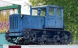 Памятник ДТ-54 в Балезино.