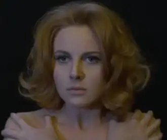 В фильме «Самка» (1969)