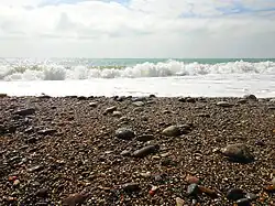 Пляж после шторма