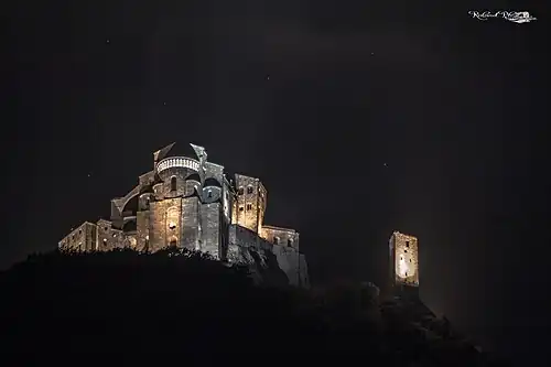 Подствека монастыря в ночное время