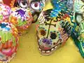 Сахарный череп, украшенный ко Дню мертвых в Койоакане, Мексика