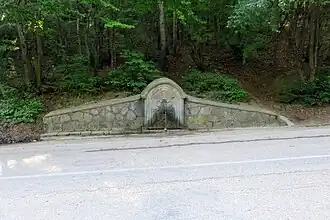 Фонтан ниже родника на Старом Севастопольском шоссе.