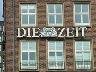 Логотип газеты на здании главной редакции в Гамбурге