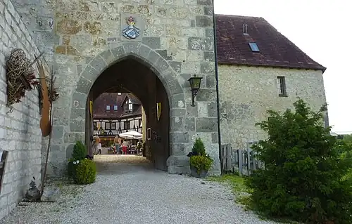 Ворота, ведущие внутрь замка