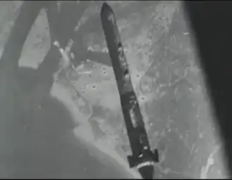 Бомба сразу после сброса (кадр фотокамеры в бомболюке самолета)