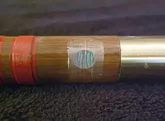 Крупный план ди мо на ди, а также металлический соединение ди