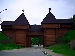 Никольские ворота дмитровского кремля