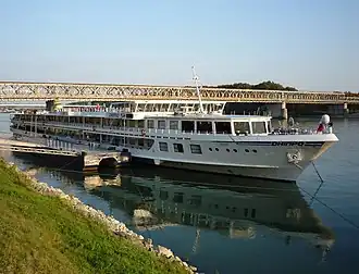 Дніпро в Братиславе (2011) • Днепр (1970–199X)