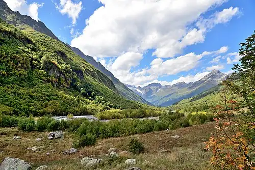 Ущелье Домбай-Ульген в северо-западном направлении