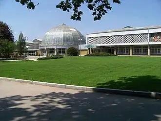 Административное здание и оранжерея