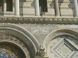 Надпись на фасаде собора