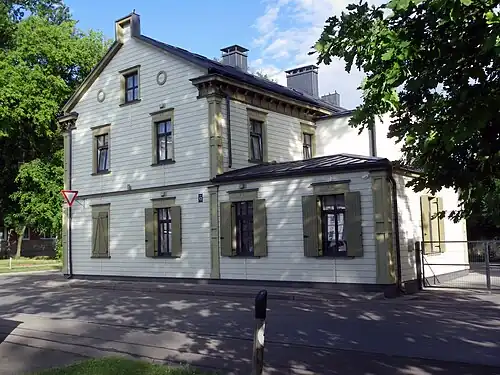 Угловой дом по ул. Дзервью, 12