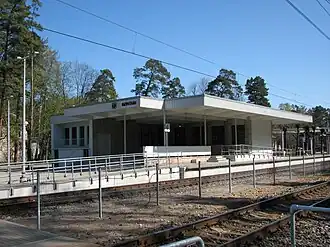 Пассажирское здание остановочного пункта Дзинтари (май 2016 года).