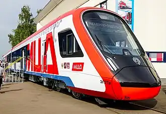 Лобовая часть ЭГ2Тв-027 «Иволга-2.0» с буферными фонарями встроенного типа и новой маской кабины, вид справа