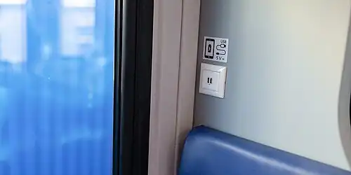 USB-розетки в приоконной зоне в салоне типа 1.0