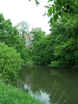 Вид замка Нойенхоф со стороны реки