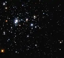 Изображение скопления Трюмплер 14, полученное на Very Large Telescope, является комбинацией изображений в фильтрах K и H. Угловой размер поля составляет около 2 минут дуги. (ESO/Sana)