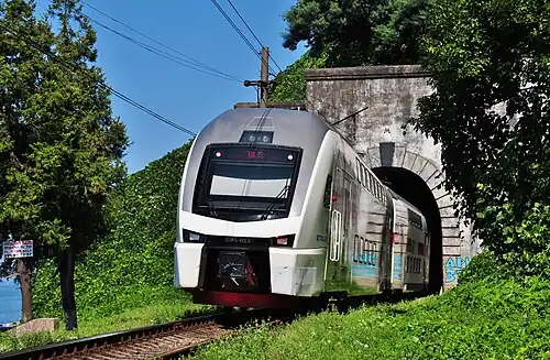 GRS-013 въезжает в тоннель возле станции Махинджаури