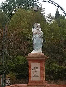 Статуя Девы Марии