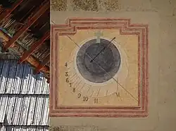 Часы работы Джованни Франческо Зарбулы на стене церкви в Молин-ан-Керас