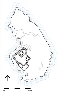 Значительно меньшая площадь, огороженная стеной а XV века и построенные сооружения.
