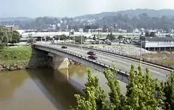 Мост в Чарлстоне через Элк-Ривер вблизи устья