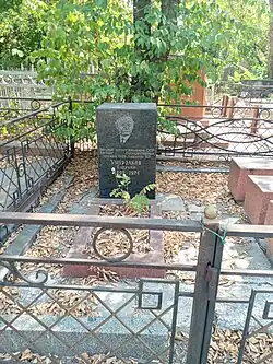 Надгробный памятник Е. Умурзакова