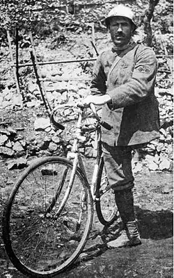 Энрико Тоти в 1916 году на позиции