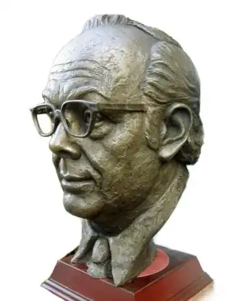 Бронзовый бюст Эрика Моркама скульптор Виктор Хейфрон 1963 год.