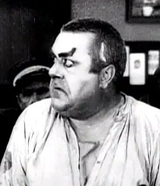 Кэмпбелл в фильме «Тихая улица» (1917)