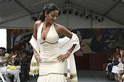 Эфиопская модель и кинорежиссёр Амлесет Мучи в традиционной шали