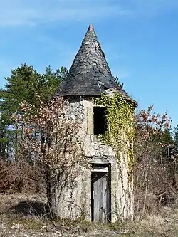 Старая голубятня (ныне сезонная хижина пастухов)