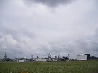 Нефтеперерабатывающий завод