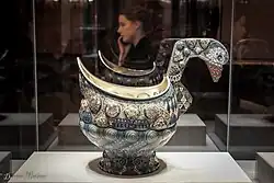 Презентационный ковш, подаренный в 1909 г. американскому магнату Корнелиусу К. Г. Биллингсу от Императорского Московского общества поощрения рысистого коннозаводства. Производство фирмы К. Фаберже, 1909 г. Из коллекции музея Фаберже в Санкт-Петербурге.